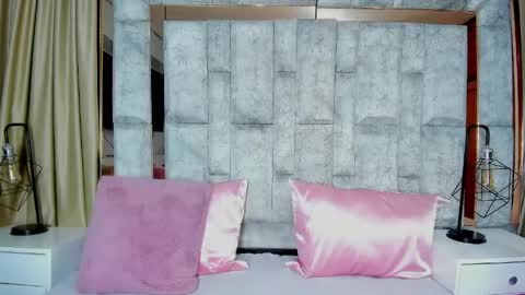 Emy Noa  online show from 04-11-26, 07:45