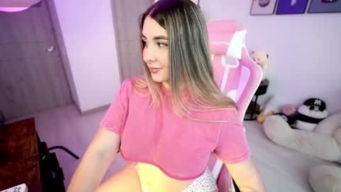 Snapshot of amy_ross1 chatting on 10-13-25, 05:57 Daniela M online show from 10-13-25, 05:57