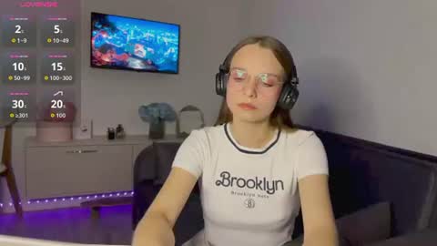 Snapshot of amy_yammy3 chatting on 06-17-26, 06:09 Amy online show from 06-17-26, 06:09