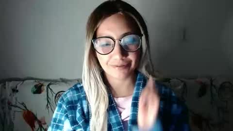 Snapshot of amycosplay99 chatting on 12-28-24, 02:33 amycosplay99 online show from 12-28-24, 02:33