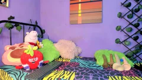 Amy Kamila online show from 10-27-25, 02:04