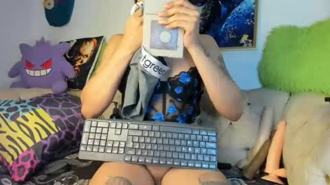 Snapshot of amydelahoz_8 chatting on 07-28-26, 03:57 Amy Kamila online show from 07-28-26, 03:57
