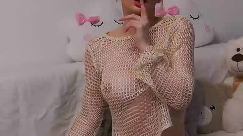 Snapshot of amyhennessy chatting on 02-14-25, 08:42 amyhennessy online show from 02-14-25, 08:42