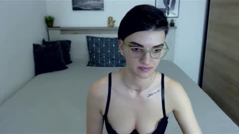 Snapshot of amylexy chatting on 01-10-25, 10:50 Hi there guys  My pleasure in your hands  pvt is open online show from 01-10-25, 10:50