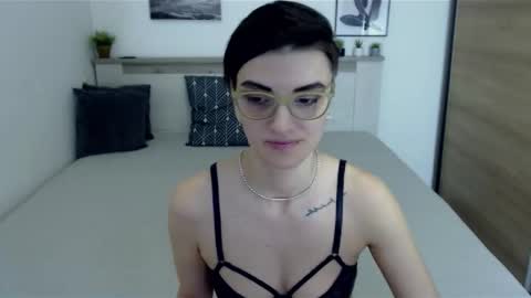 Snapshot of amylexy chatting on 02-01-25, 04:33 Hi there guys  My pleasure in your hands  pvt is open online show from 02-01-25, 04:33
