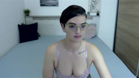 Snapshot of amylexy chatting on 07-18-26, 06:45 Hi there guys My pleasure in your hands pvt is open online show from 07-18-26, 06:45