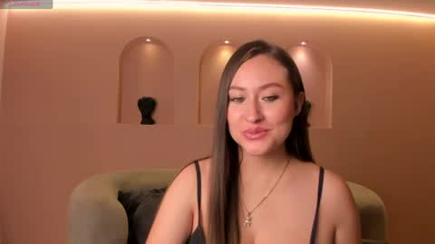 Snapshot of amyrosse_x chatting on 05-14-26, 04:19 AMY R online show from 05-14-26, 04:19