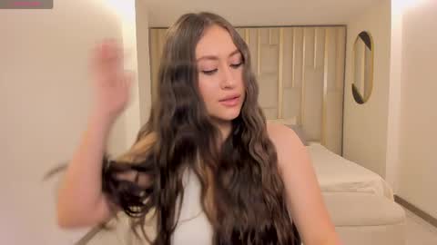 Snapshot of amyrosse_x chatting on 05-16-26, 02:19 AMY R online show from 05-16-26, 02:19