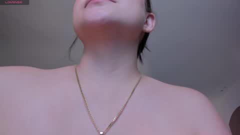 Snapshot of amyrosse_x chatting on 05-18-26, 04:07 AMY R online show from 05-18-26, 04:07