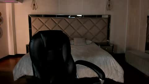 Snapshot of amyrosse_x chatting on 05-25-26, 12:16 AMY R online show from 05-25-26, 12:16