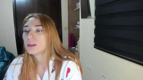 Snapshot of amywalker01 chatting on 05-15-26, 07:43 amy online show from 05-15-26, 07:43