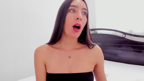 Snapshot of ana_castilo chatting on 01-31-25, 12:18 Ana  IG an castillo 1 online show from 01-31-25, 12:18