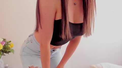 Snapshot of ana_castilo chatting on 02-19-25, 01:28 Ana  IG an castillo 1 online show from 02-19-25, 01:28