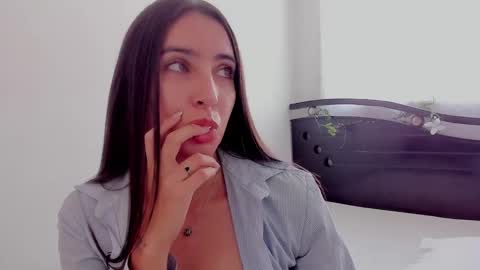 Snapshot of ana_castilo chatting on 03-10-25, 01:21 Ana  IG an castillo 1 online show from 03-10-25, 01:21