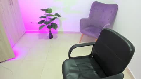 Snapshot of ana_diazz_ chatting on 09-18-25, 10:45 Ana online show from 09-18-25, 10:45