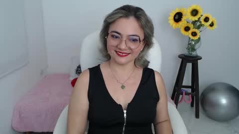Snapshot of ana_hotmilf chatting on 09-23-25, 10:46 Ana online show from 09-23-25, 10:46