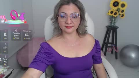 Snapshot of ana_hotmilfx chatting on 10-06-25, 12:08 ANA online show from 10-06-25, 12:08