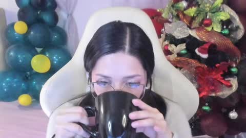 Im anna but you can call me as you want online show from 12-09-24, 09:58