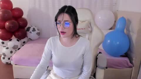 Im anna but you can call me as you want online show from 09-18-25, 09:17