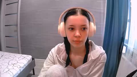 Anabel online show from 10-17-25, 08:17