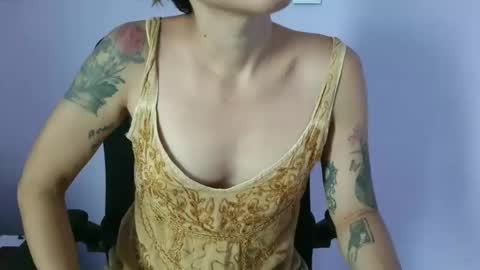 anabelucci_ online show from 04-20-26, 12:08