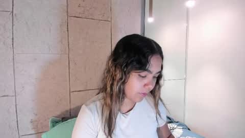 Snapshot of anaelle_bardin chatting on 04-26-26, 11:41 Anna online show from 04-26-26, 11:41