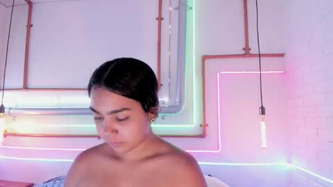 Snapshot of anaelle_bardin chatting on 05-08-26, 12:10 Anna online show from 05-08-26, 12:10