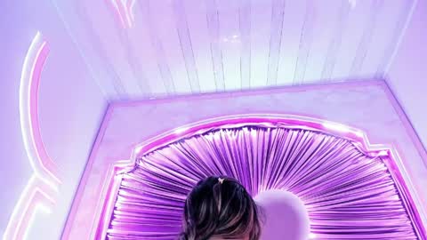Snapshot of anaelle_bardin chatting on 05-23-26, 04:44 Anna online show from 05-23-26, 04:44