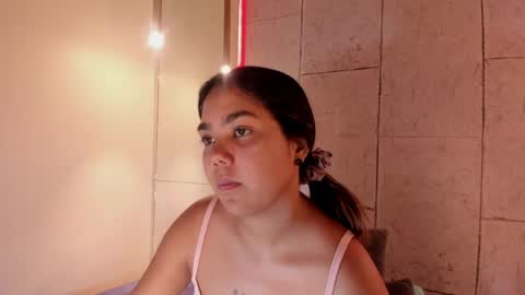 Snapshot of anaelle_bardin chatting on 05-27-26, 12:02 Anna online show from 05-27-26, 12:02