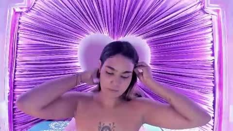 Snapshot of anaelle_bardin chatting on 06-13-26, 03:43 Anna online show from 06-13-26, 03:43