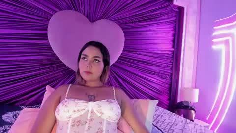 Snapshot of anaelle_bardin chatting on 06-14-26, 06:32 Anna online show from 06-14-26, 06:32