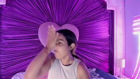 Snapshot of anaelle_bardin chatting on 06-17-26, 12:07 Anna online show from 06-17-26, 12:07