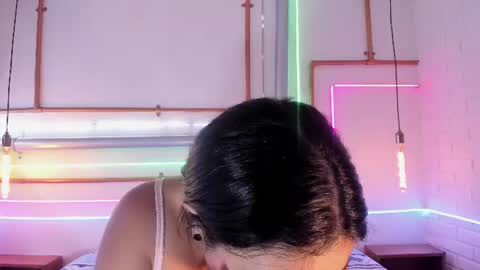 Snapshot of anaelle_bardin chatting on 06-18-26, 04:33 Anna online show from 06-18-26, 04:33
