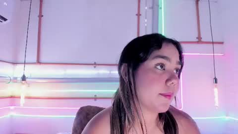 Snapshot of anaelle_bardin chatting on 07-06-26, 05:04 Anna online show from 07-06-26, 05:04