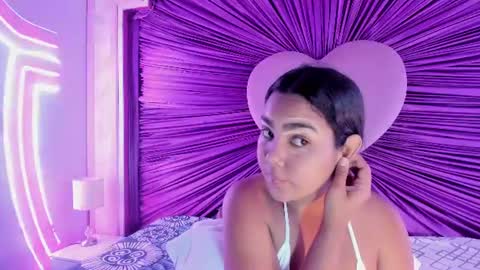 Snapshot of anaelle_bardin chatting on 07-10-26, 03:47 Anna online show from 07-10-26, 03:47
