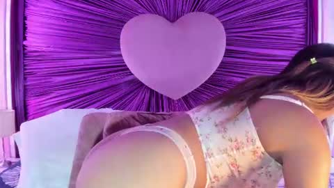Snapshot of anaelle_bardin chatting on 07-17-26, 04:12 Anna online show from 07-17-26, 04:12