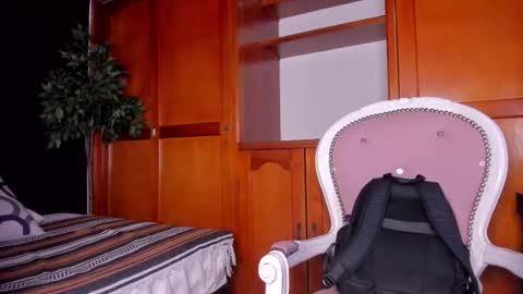 Anahi online show from 10-22-25, 03:07