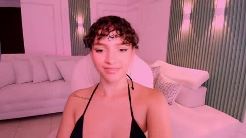 Anahi Curlie online show from 04-17-26, 03:20