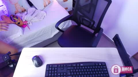 Anahi  online show from 11-17-25, 12:00