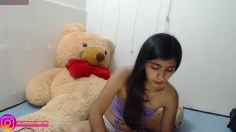 Snapshot of anahibrowns95 chatting on 02-19-25, 09:25 Anahi Browns online show from 02-19-25, 09:25