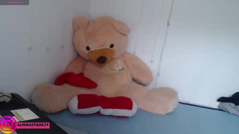 Snapshot of anahibrowns95 chatting on 02-24-25, 07:41 Anahi Browns online show from 02-24-25, 07:41