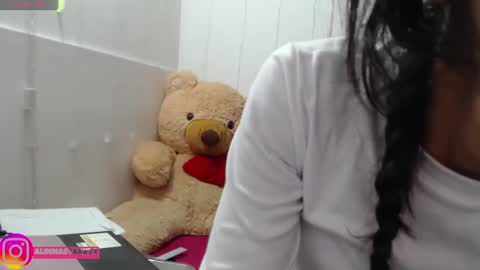 Snapshot of anahibrowns95 chatting on 10-06-25, 08:50 Anahi Browns online show from 10-06-25, 08:50