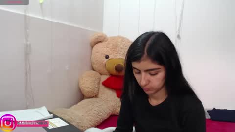 Snapshot of anahibrowns95 chatting on 10-23-25, 07:12 Anahi Browns online show from 10-23-25, 07:12