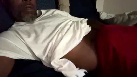 Snapshot of analluvz chatting on 11-01-25, 06:26 Luv online show from 11-01-25, 06:26