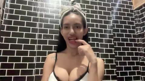 Snapshot of anawalters chatting on 11-08-25, 03:29 anawalters online show from 11-08-25, 03:29