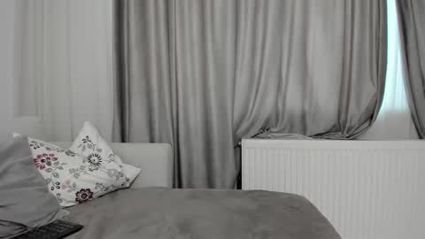 Snapshot of anayscaandy chatting on 02-12-25, 07:13 Andreea online show from 02-12-25, 07:13