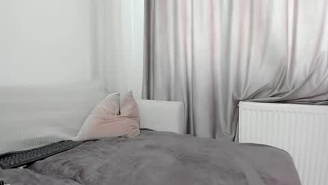 Snapshot of anayscaandy chatting on 02-25-25, 10:04 Andreea online show from 02-25-25, 10:04