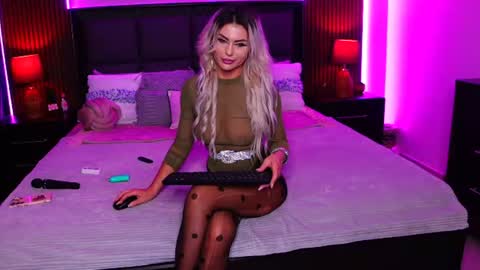 Snapshot of anaysobsessionxo chatting on 06-12-26, 01:26 anaysobsessionxo online show from 06-12-26, 01:26