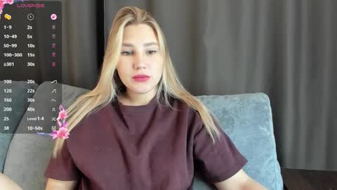 Snapshot of and1sa chatting on 11-10-25, 08:57 Andisa online show from 11-10-25, 08:57