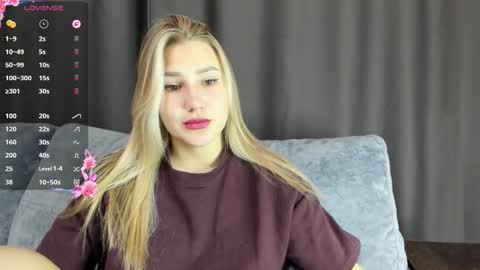 Snapshot of and1sa chatting on 11-12-25, 11:21 Andisa online show from 11-12-25, 11:21